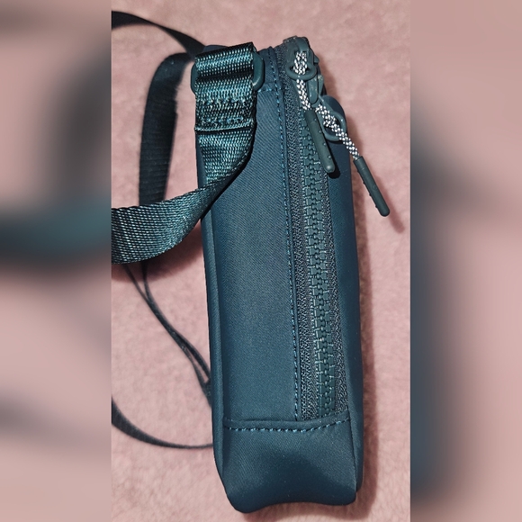 Lululemon Easy Access Crossbody Bag 1.5L - Picture 5 of 5